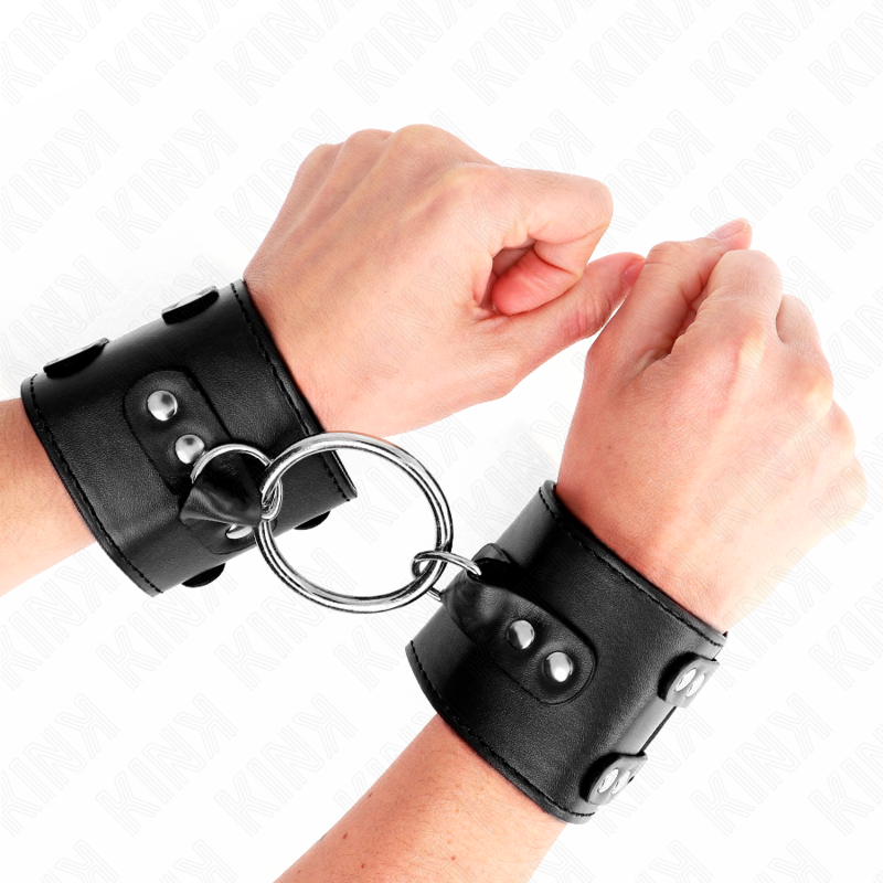 KINK Punhos Fixos Ajustáveis com Anel Preto para BDSM, exibindo o design e o anel de fixação.