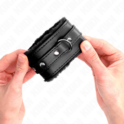 Pulseira Premium KINK de Forro de Pele Preto com Cinto Ajustável para BDSM