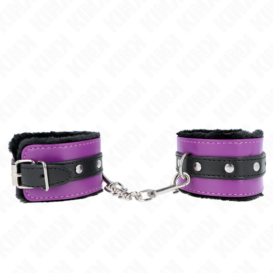 Close-up da Pulseira Premium KINK com forro de pele preto e cinto roxo ajustável.