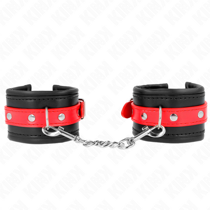 Close-up das Algemas de Pulso KINK Preto com Cinto Vermelho Ajustável, mostrando detalhes e design.