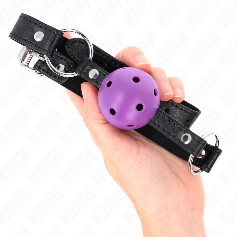 Mordaça Bola KINK Roxa Dura Oca 4,5 CM para BDSM, vista de perto