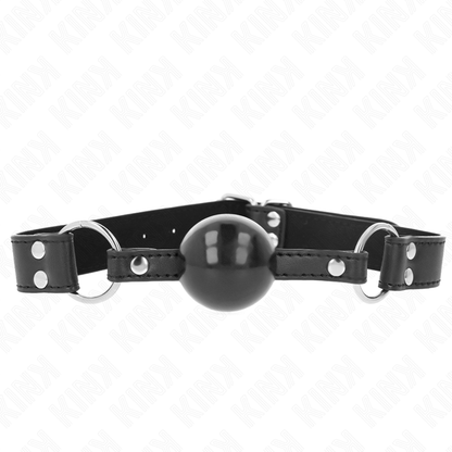 Close-up da KINK Mordaça de Bola Macia Sólida 4cm com Alça de Couro Ajustável, mostrando detalhes do material e design para BDSM.