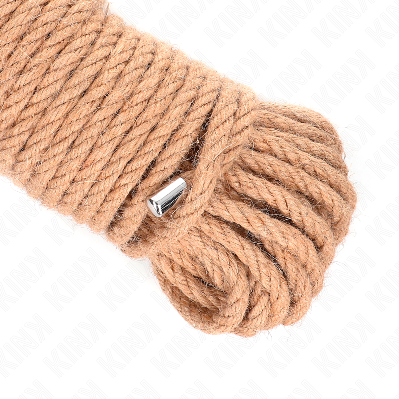 Corda de cânhamo KINK 20 metros com cabeça de metal para bondage e shibari, mostrando sua textura e detalhe da ponta.