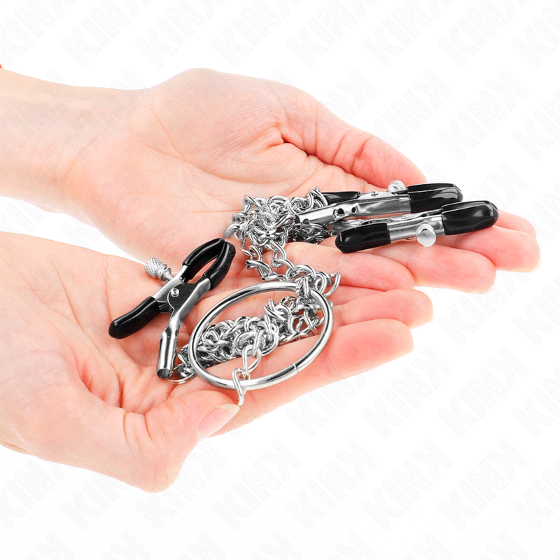KINK Pinças Triplas Para Mamilos e Clitóris com Corrente, detalhe do design e funcionalidades.