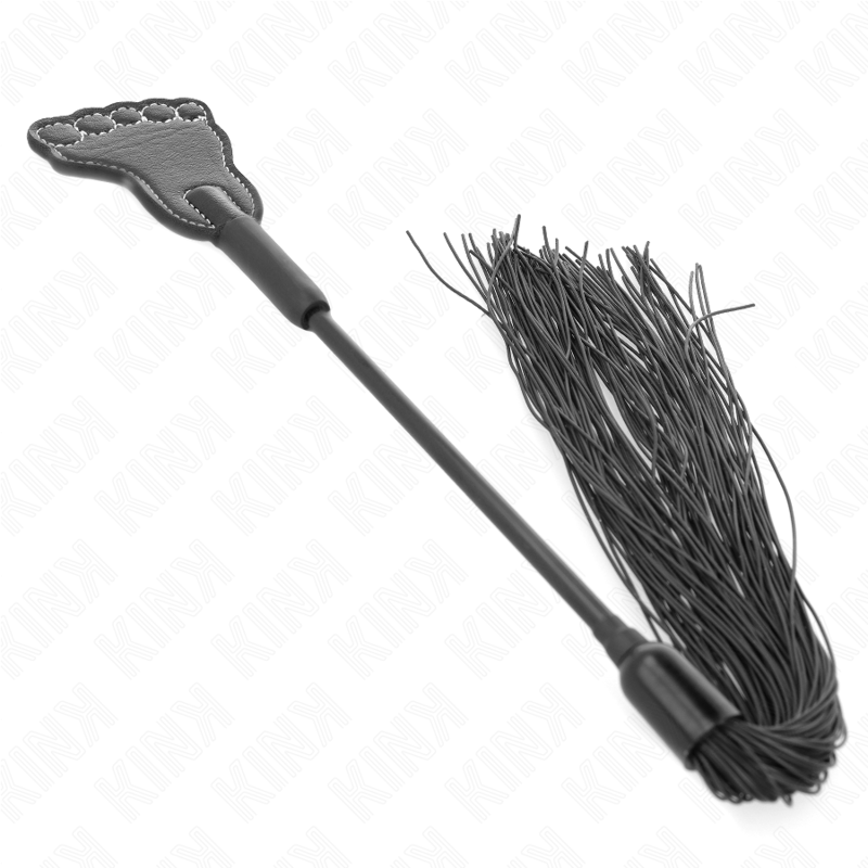 KINK Pá Formato de Pé com Chicote Borla 31cm para BDSM, mostrando detalhes do design e textura.