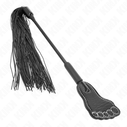 KINK Pá Formato de Pé com Chicote Borla 31cm para BDSM, mostrando detalhes do design e textura.