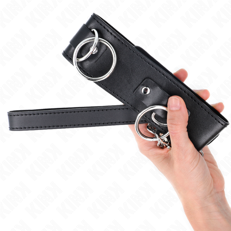 KINK Colar com Trela Ajustável 3 Anéis e 65 CM para BDSM, mostrando detalhes dos anéis e do ajuste.