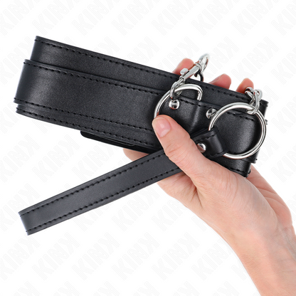 Detalhe do Colar BDSM KINK com Alça Ajustável e Fivelas Prata.