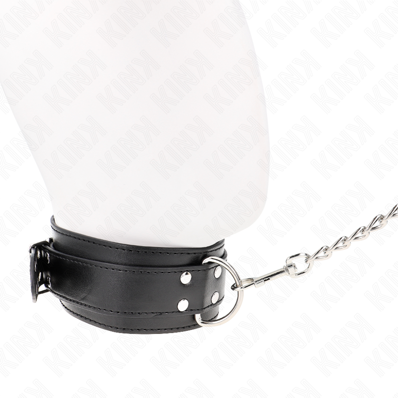 Detalhe do Colar BDSM KINK com Alça Ajustável e Fivelas Prata.