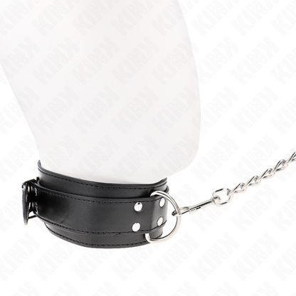 Detalhe do Colar BDSM KINK com Alça Ajustável e Fivelas Prata.