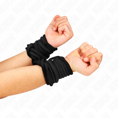KINK Corda de Algodão para Bondage 5 Metros Preta, mostrando textura macia e resistência.