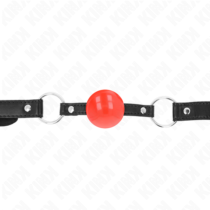 Close-up da Bola Mordaça KINK TPE Vermelha 4cm com tira ajustável para BDSM.