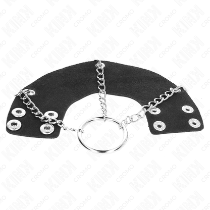 Anel para Pênis KINK de metal e couro com corrente e cinto, mostrando detalhes de design e materiais.
