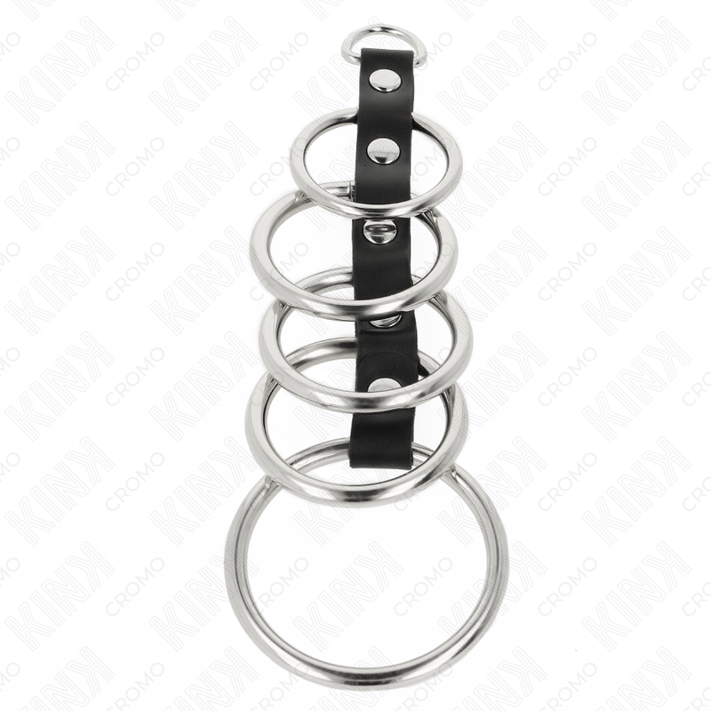 Detalhe dos KINK Anéis Penianos de Metal e Couro (5 Peças) para BDSM e estimulação peniana.