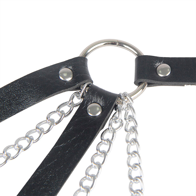 Close-up do cinto SUBBLIME Punk Bondage com fivela de metal preta e detalhes de design.