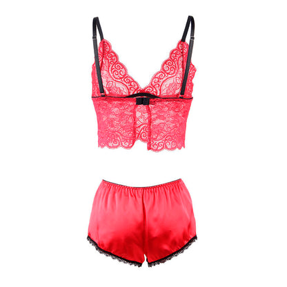 Close-up of the SUBBLIME Camisola de Seda e Renda + Calcinha Vermelha S/M showing its delicate fabric and design.
