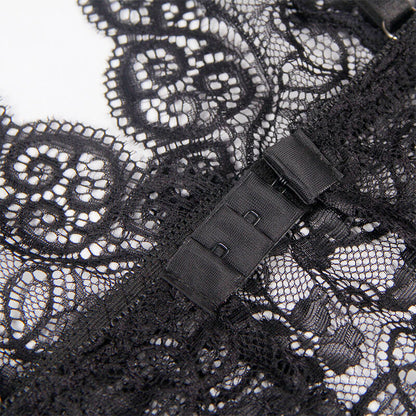 Camisola de Seda e Renda SUBBLIME com calcinha preta, mostrando o design e a textura do tecido.