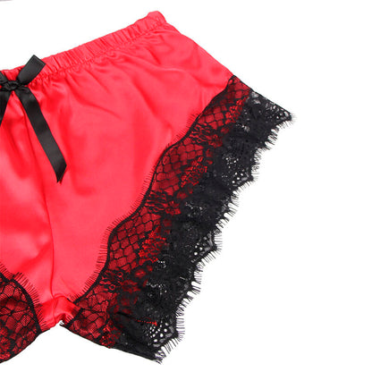 Close-up do Conjunto de Lingerie SUBBLIME Camisola de Seda e Calça de Renda Preta/Vermelha L/XL, destacando a textura da seda e os detalhes da renda.