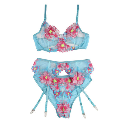 Conjunto de lingerie floral azul SUBBLIME com sutiã, calcinha e cinto-liga.