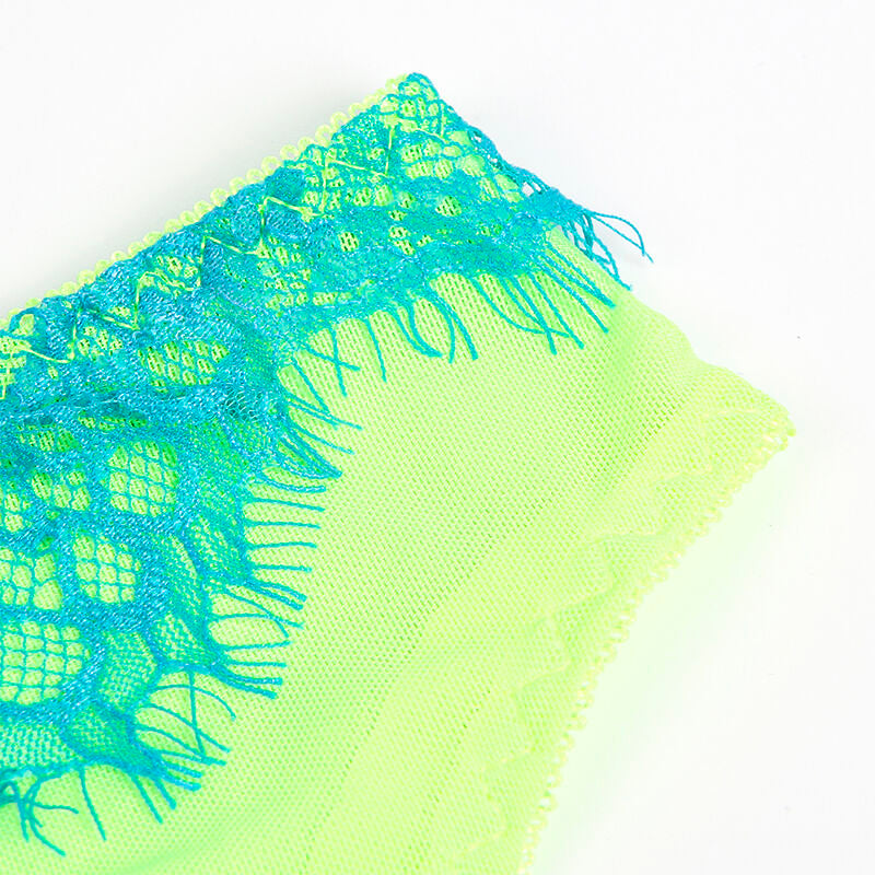 SUBBLIME Conjunto de Sutiã Renda e Liga Verde e Azul L/XL, mostrando detalhes da renda e design moderno.