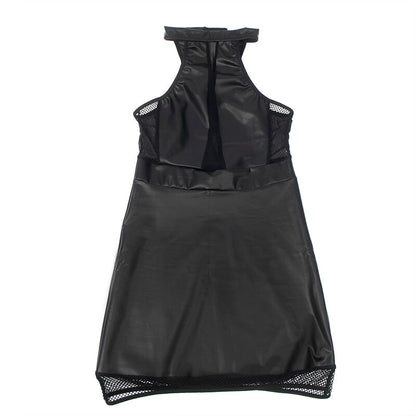 Vestido Decote Halter SUBBLIME com transparências e detalhes em couro PU, exibindo o design elegante e provocante.