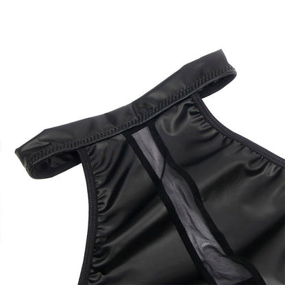Vestido Decote Halter SUBBLIME com transparências e detalhes em couro PU, exibindo o design elegante e provocante.