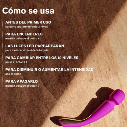 Close-up do LELO Smart Wand 2 Aqua mostrando o seu design ergonómico, cabeça de silicone e botões de controlo.