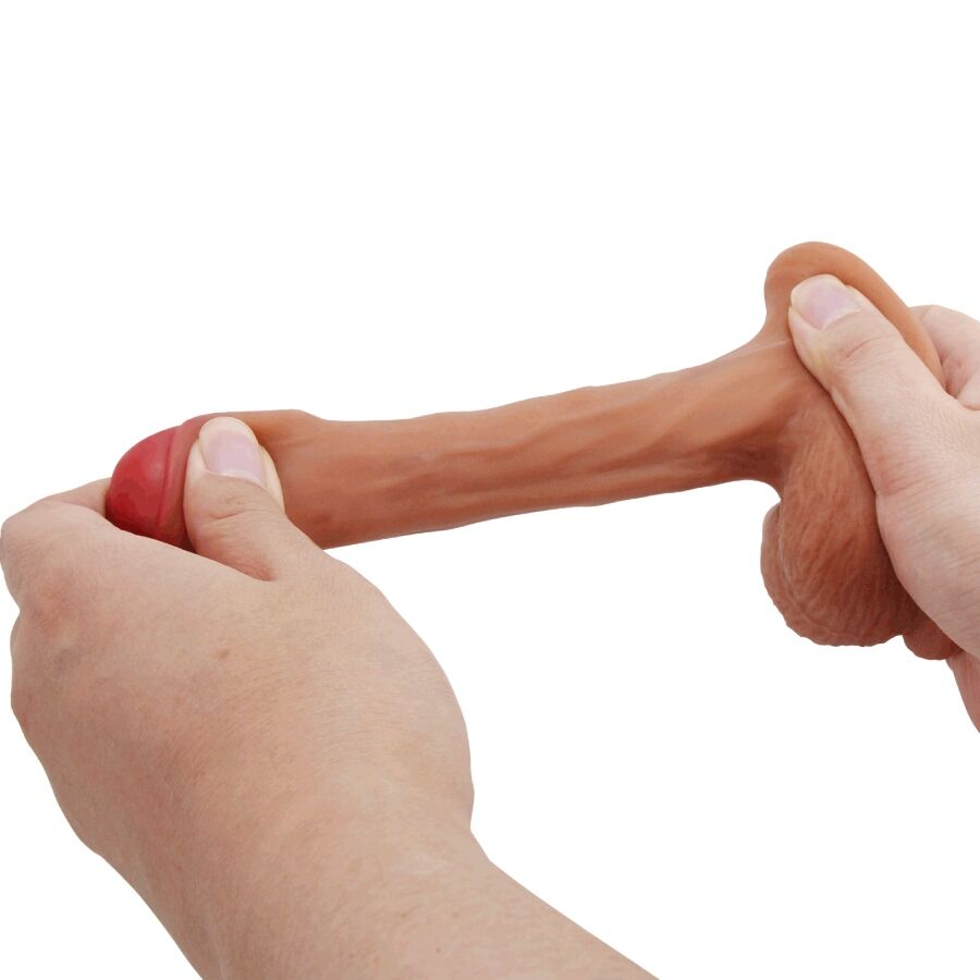 Close-up of the PRETTY LOVE Dildo Ultra Realista Elástico com Ventosa 9,5 cm Mulato, showing its realistic texture and details.