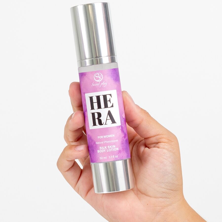 Frasco de Loção Corporal Feminina SECRETPLAY Hera Silk Skin 50ml para pele sedosa e atraente.