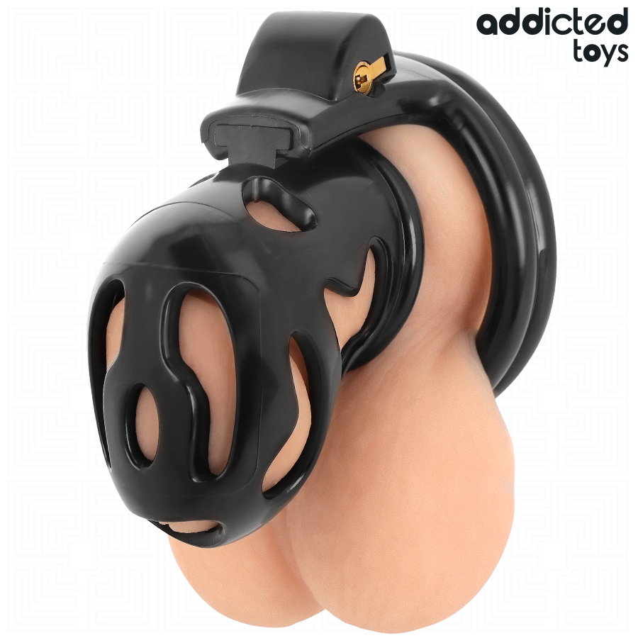 Close-up da Gaiola de Pênis ADDICTED TOYS LOCKED Crypt Selada 8cm para BDSM, mostrando detalhes da fechadura e anéis.