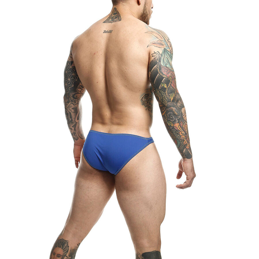Detalhe do Malebasics MOB Royal Tucan Swimsuit Masculino Tamanho L, mostrando a estampa vibrante e o tecido premium.