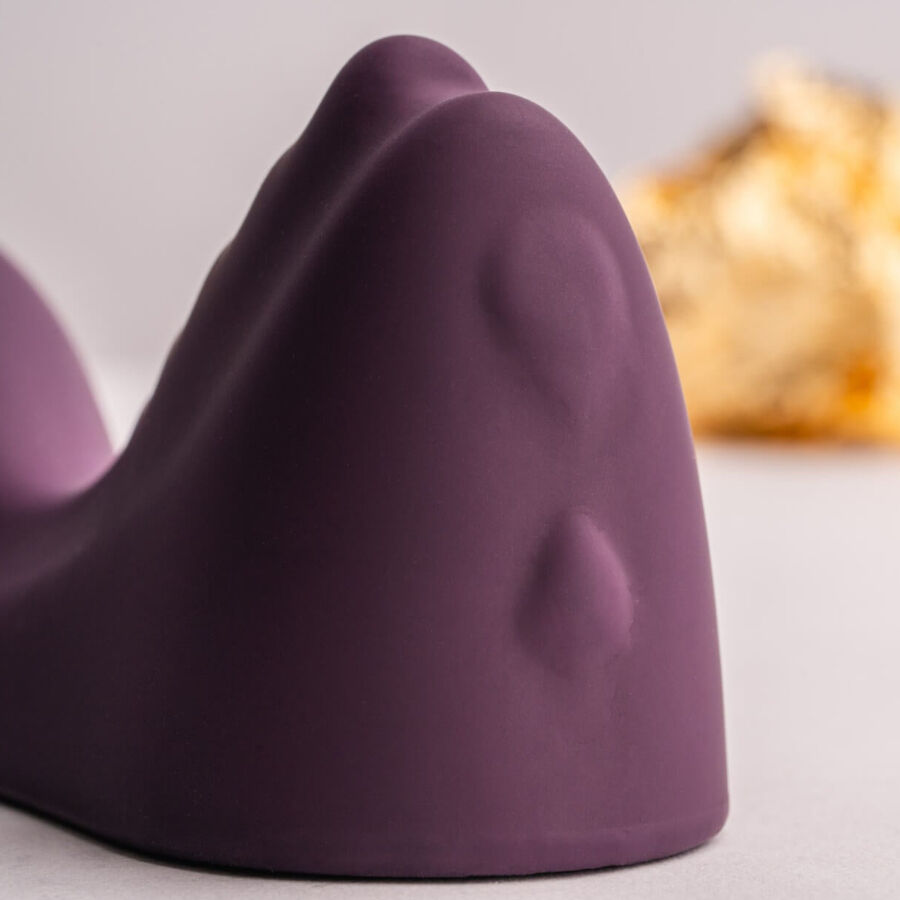 ROCKS-OFF - VIBRADOR BRILLO RUBÍ MORADO PARA SENTARSE