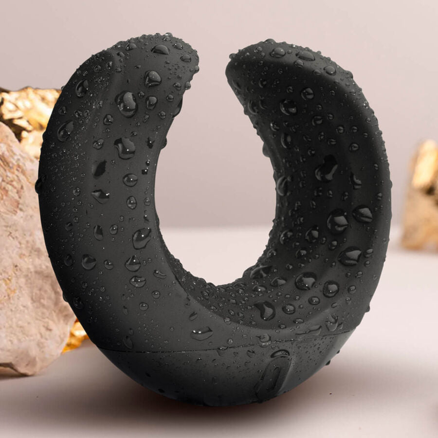 Vista do Vibrador Masturbador Rocks-Off Echo Black, destacando seu design ergonômico e material de silicone.