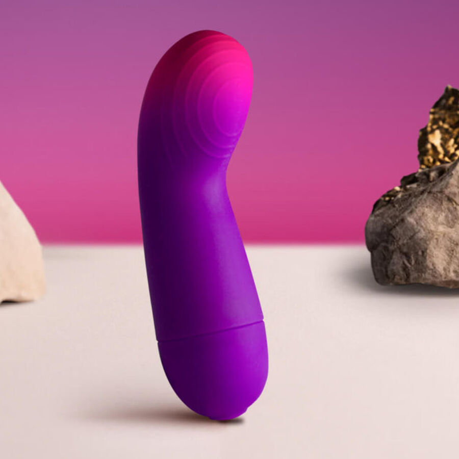 Close-up do vibrador Rocks-Off Glow Girl Vibe Roxo, mostrando seu design ergonômico e ponta curva para estimulação do ponto G e clítoris.