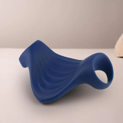 Close-up of the ROCKS-OFF Masturbador Vibrador Flexível Palm Blue showing its ergonomic design and textured interior.