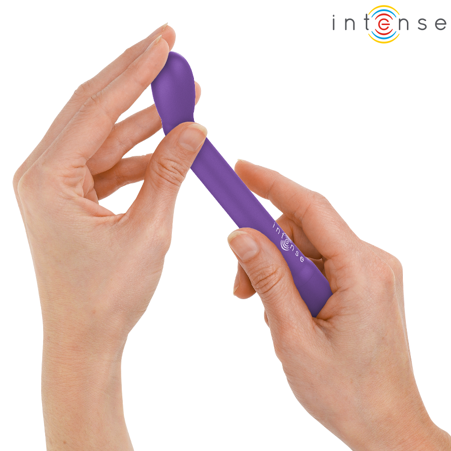 Close-up do INTENSE FUN Estimulador de Ponto G Recarregável Karlie Roxo, mostrando seu design ergonómico e cor vibrante.