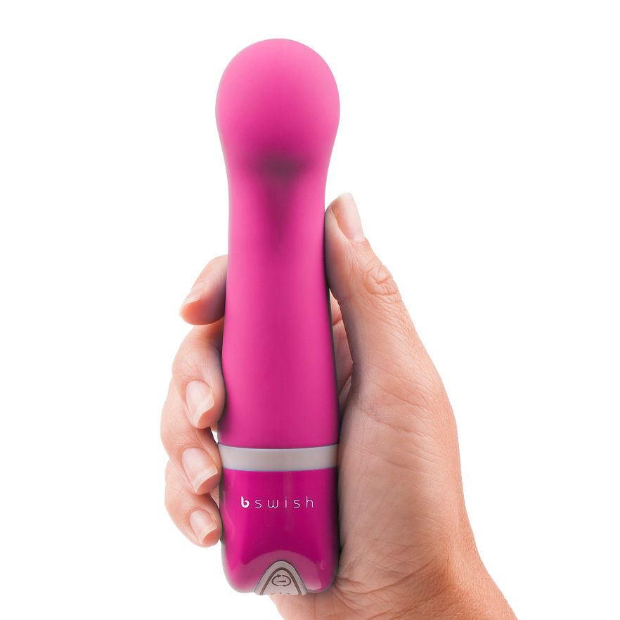 Close-up do Vibrador B SWISH Bdesired Deluxe Curvo Rosa, destacando seu design ergonómico e suave silicone.