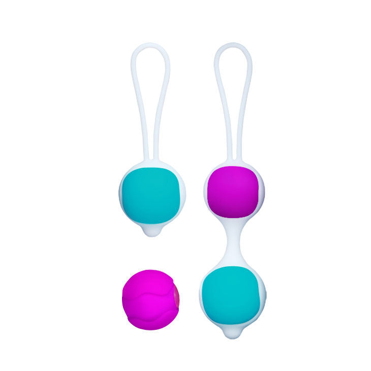 Close-up da Pretty Love Bola Orgásmica Deluxe com pesos intercambiáveis, mostrando o design de silicone macio e o suporte.