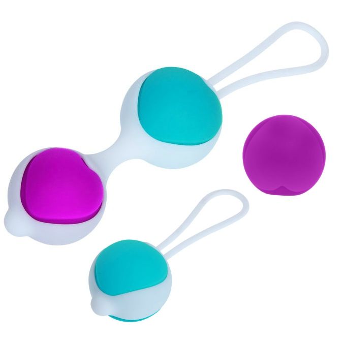 Detalhe das Bolas Vaginais Pretty Love Hegel com pesos intercambiáveis, mostrando o silicone macio e o design ergonómico.