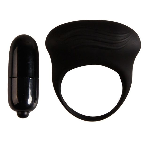 Close-up do anel vibrador PRETTY LOVE Bertram em silicone, detalhando sua textura e características de design.