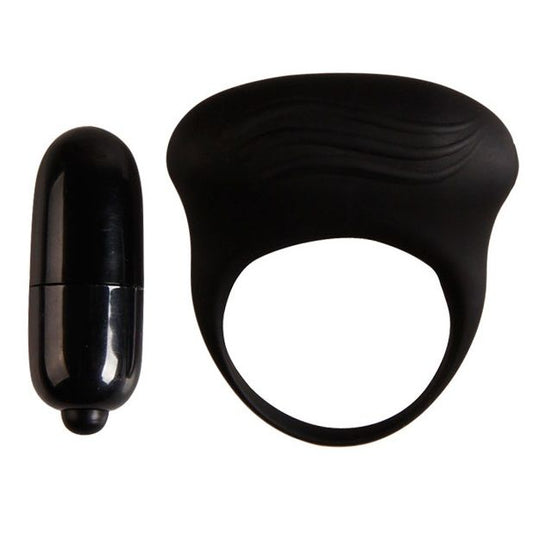 Close-up do anel vibrador PRETTY LOVE Bertram em silicone, detalhando sua textura e características de design.