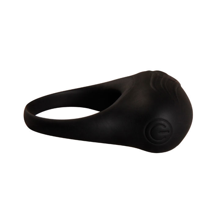 Close-up do anel vibrador PRETTY LOVE Bertram em silicone, detalhando sua textura e características de design.