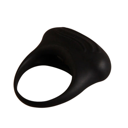 Close-up do anel vibrador PRETTY LOVE Bertram em silicone, detalhando sua textura e características de design.
