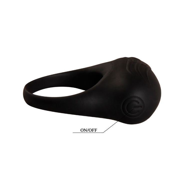 Close-up do anel vibrador PRETTY LOVE Bertram em silicone, detalhando sua textura e características de design.