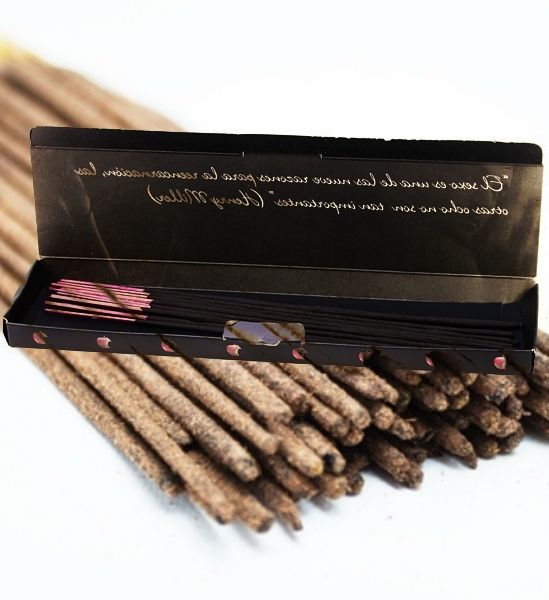 Incenso Erótico TENTACION de Noz de Macadâmia com Feromonas, ideal para criar um ambiente sensual e íntimo.