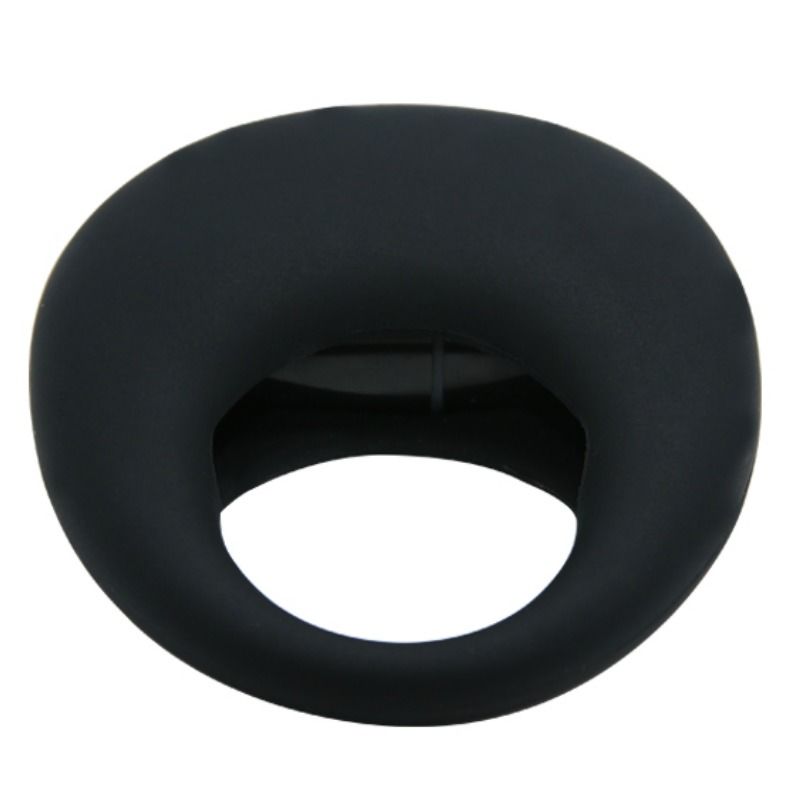 Close-up do Anel Vibrador Pretty Love Trap preto com estimulador clitoriano em silicone.