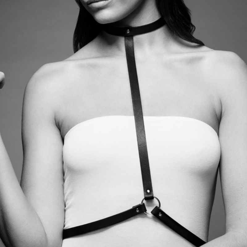 Close-up of the BIJOUX INDISCRETS Arnês Maze Preto Ajustável showcasing its design and adjustable straps.
