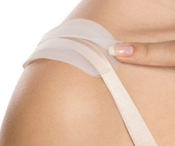 Close-up da Almofada Antiderrapante BYE-BRA para Alças de Sutiã, mostrando sua textura suave e design discreto.