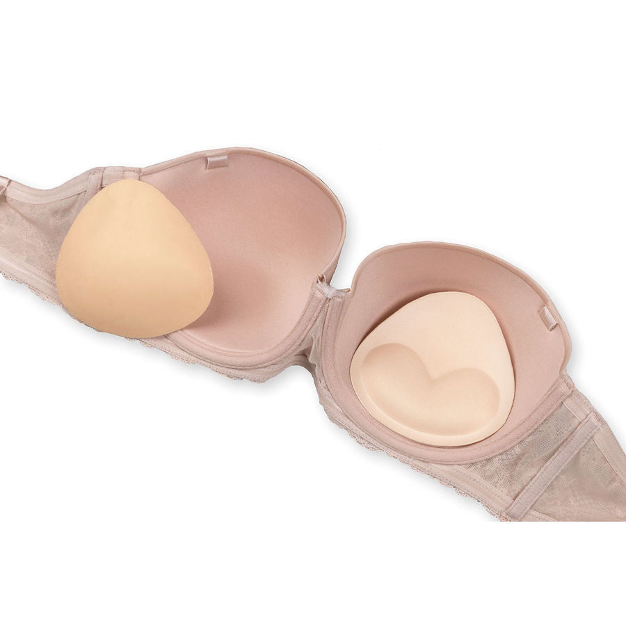 Close-up das almofadas BYE-BRA PADS PERFECT PUSH-UP BEIGE, mostrando a textura e o gel adesivo.