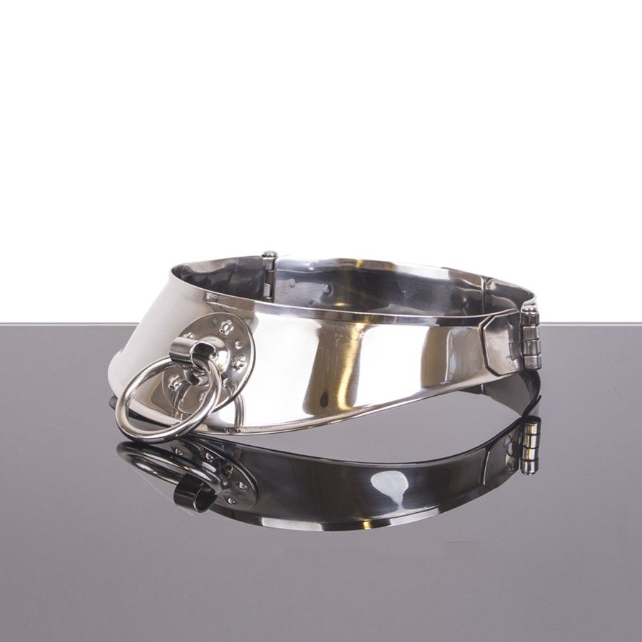 Close-up do METAL HARD Colar de Retenção Aço Inoxidável com anel e cadeado